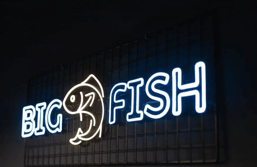 Neon Big Fish Bistro we Wrocławiu